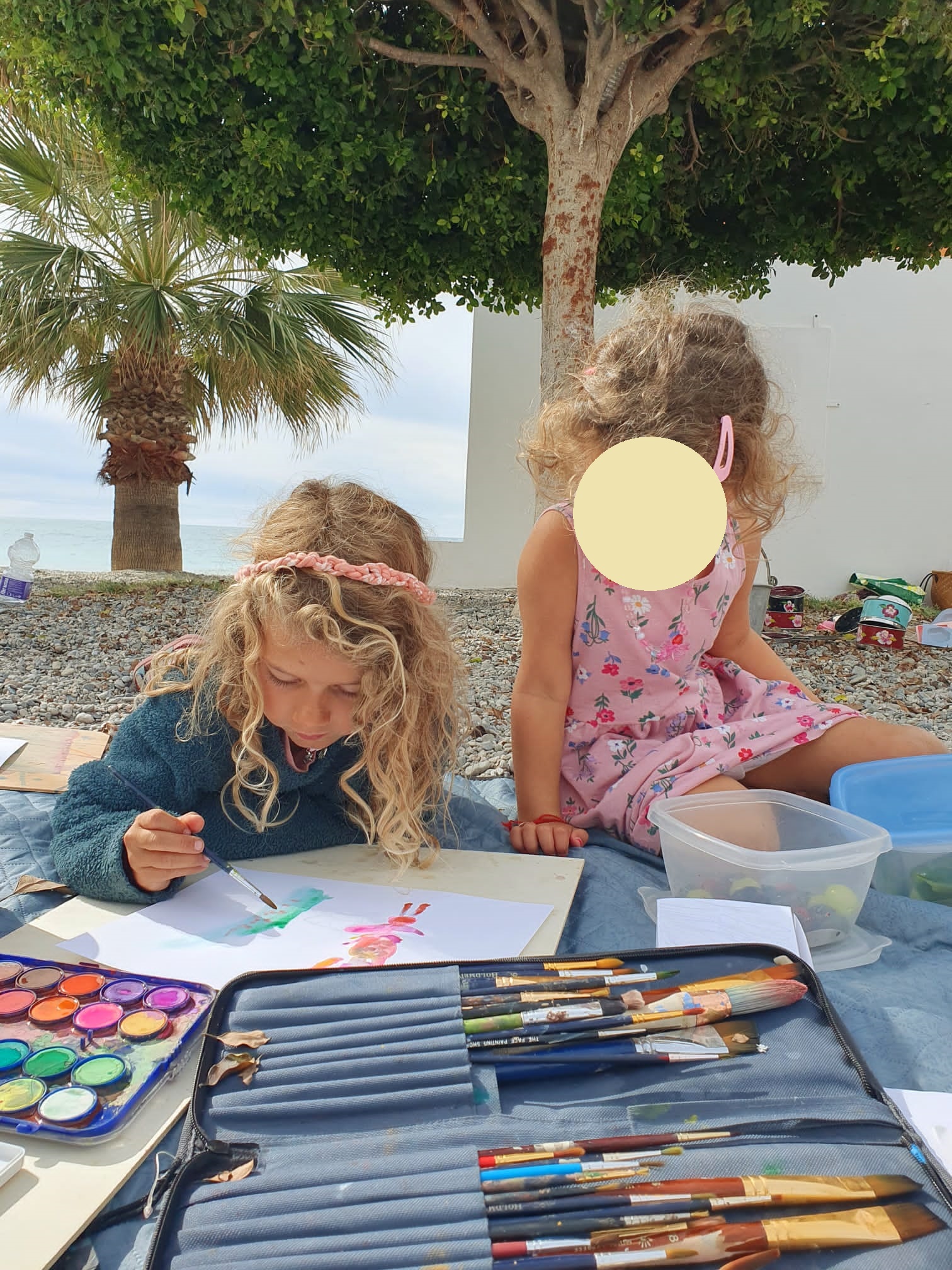 Kids art class on the beach in la herradura, spain