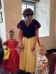 Meeting Snow White at Akershus in Disney World