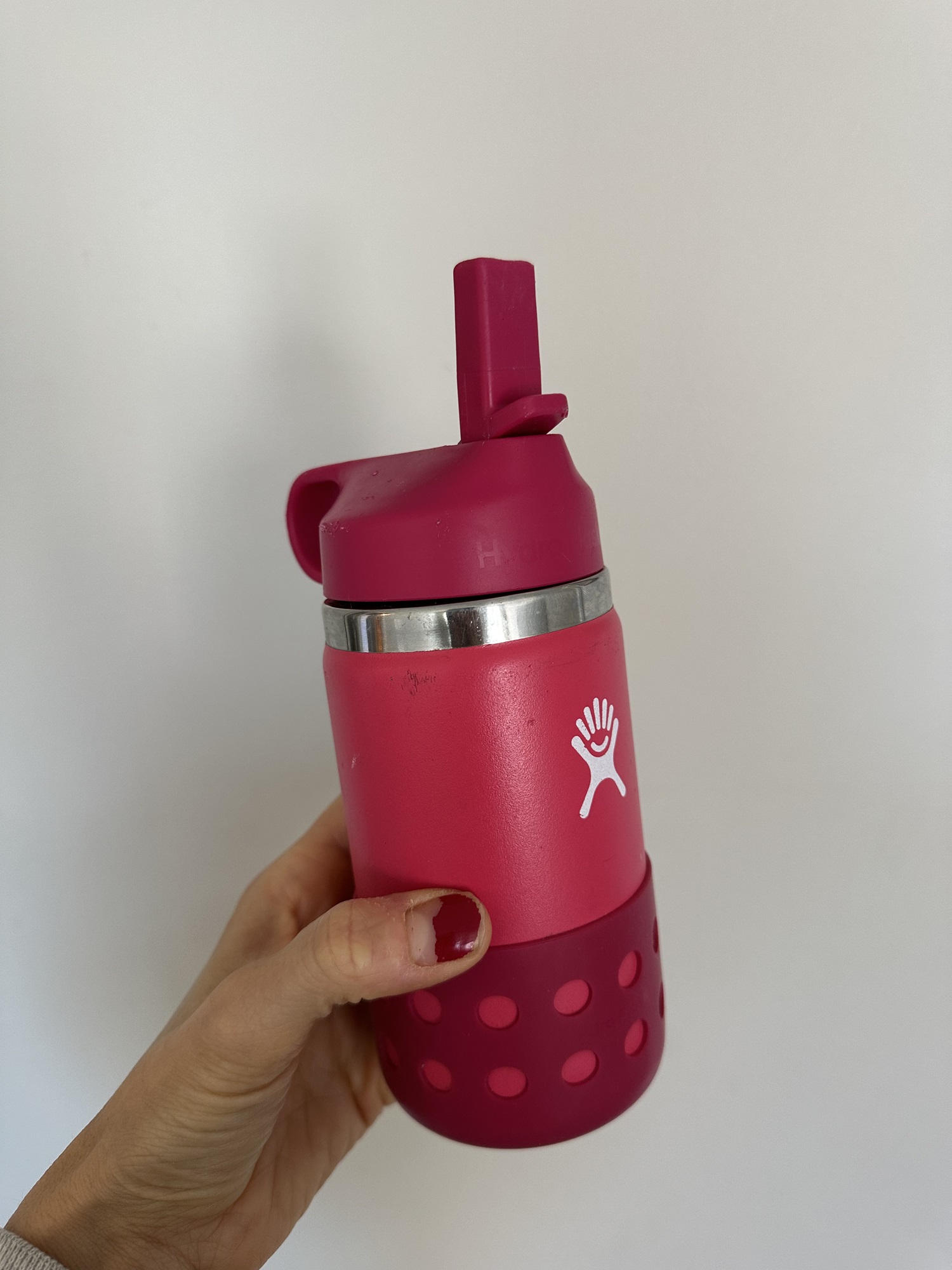 Water bottle with closeable straw is a must on a family beach packing list