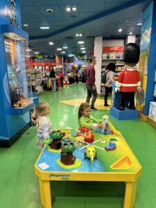 Kids play for free at Hamleys in London