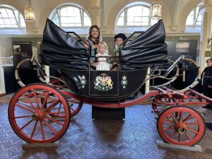 Take a family photo in a carriage at the Royal Mews in London