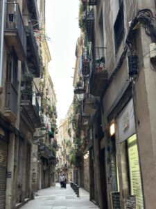 Stroll through the gothic quarter during your 4 days in Barcelona