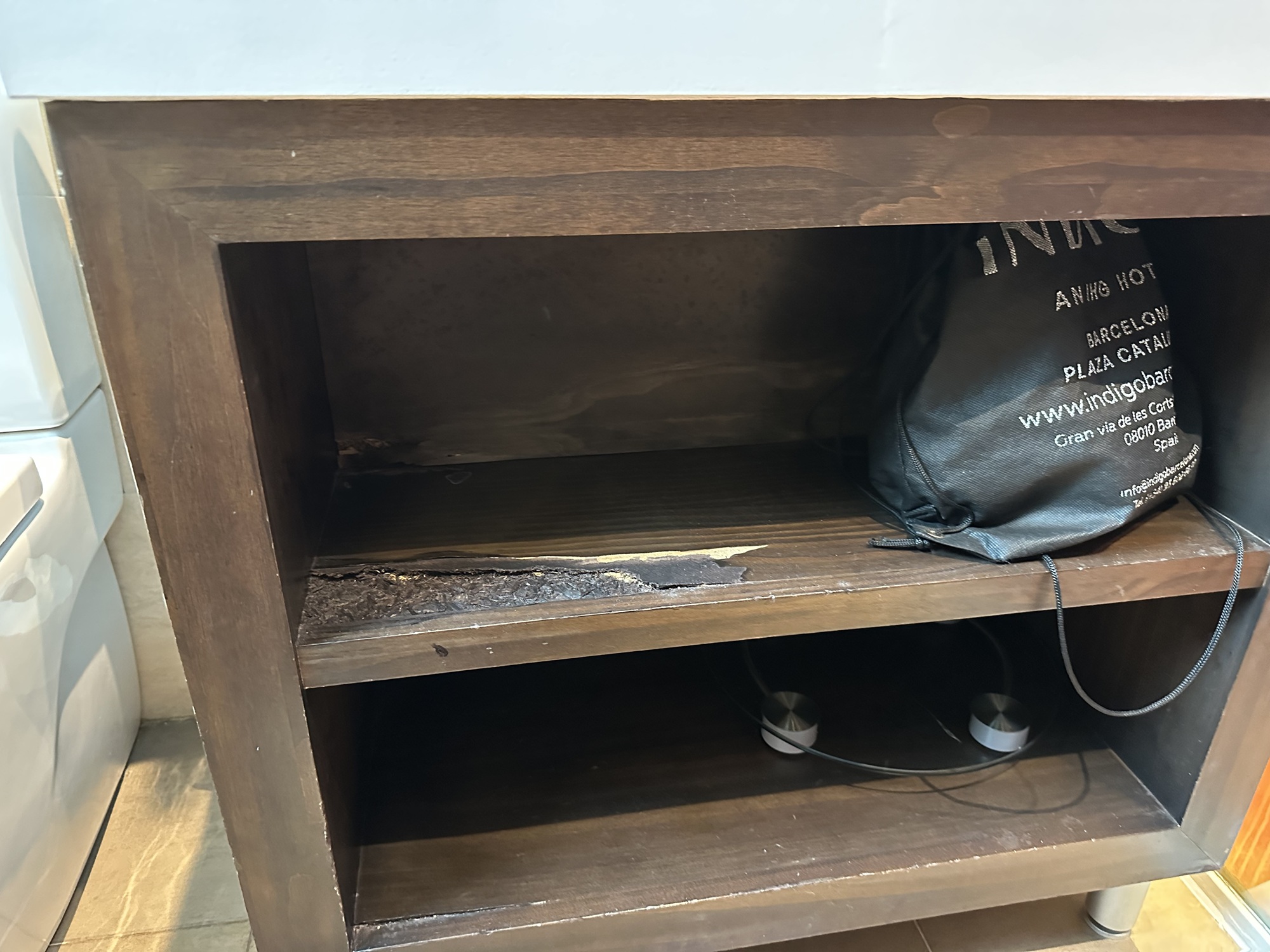 Hotel Indigo5 Run down bathroom at Hotel Indigo Catalunya