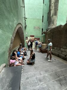 Even adults will learn a lot from the kids' walking tour in Barcelona